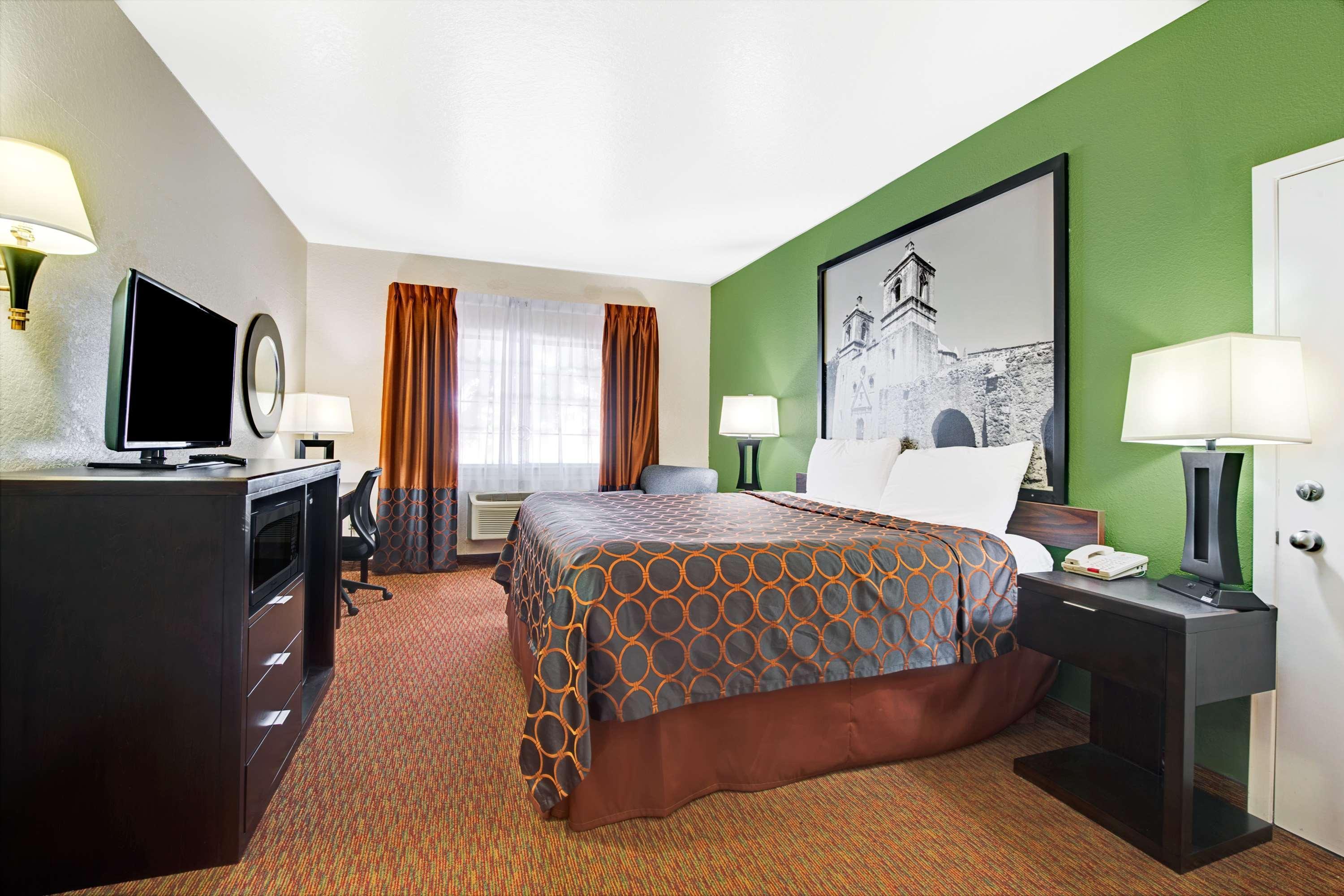 Surestay Plus By Best Western San Antonio Airport Экстерьер фото