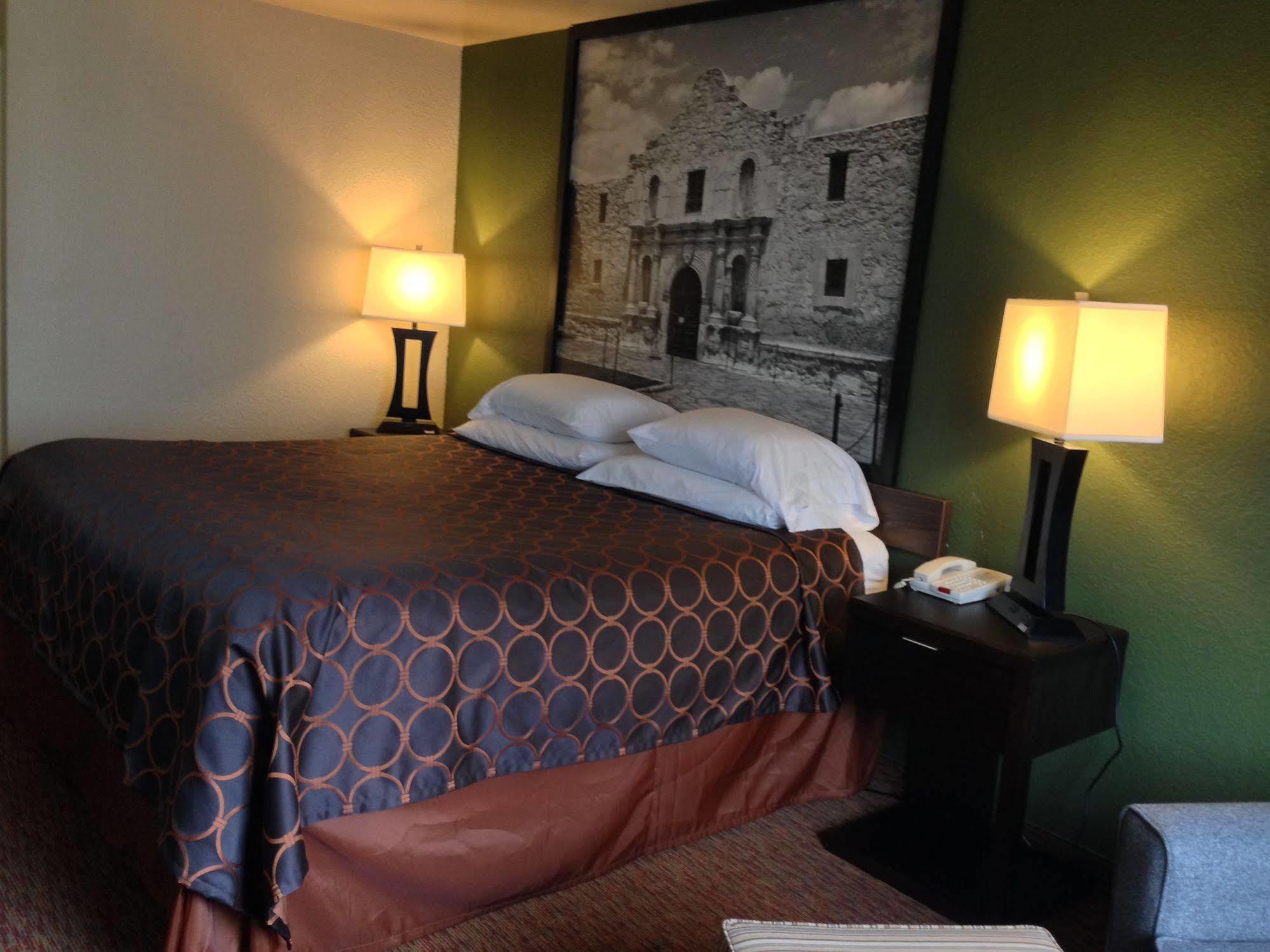 Surestay Plus By Best Western San Antonio Airport Экстерьер фото